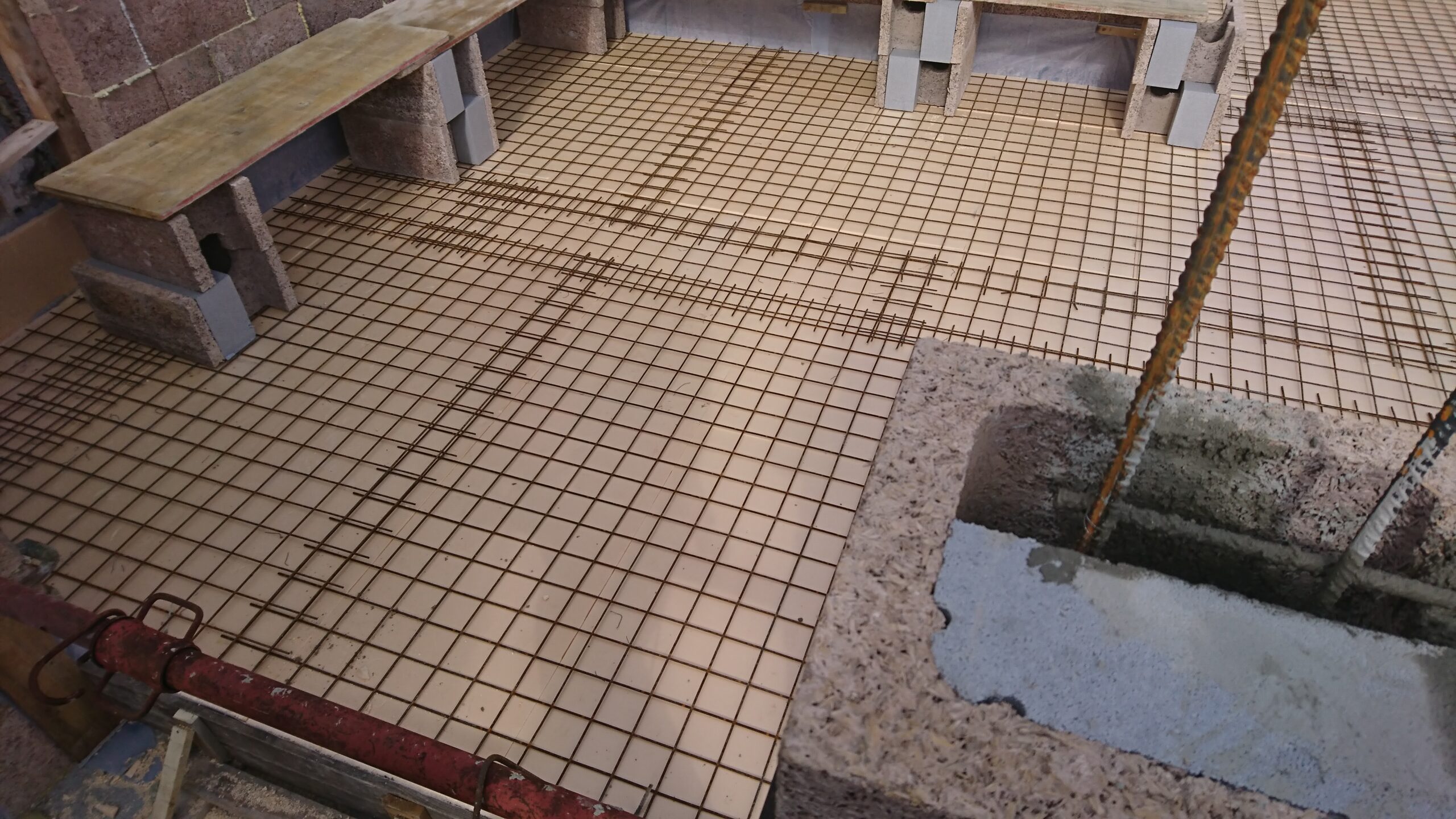 PROGETTAZIONE E DIREZIONE LAVORI FABBRICATO AD USO CIVILE ABITAZIONE CON STRUTTURA DEBOLMENTE ARMATA ISOTEX